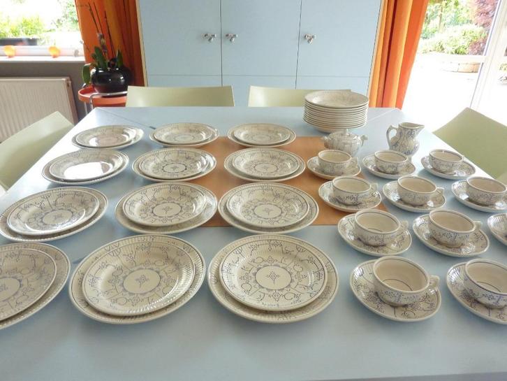 Service à dîner et déjeuner 12 personnes Boch Copenhague, Huis en Inrichting, Keuken | Servies, Zo goed als nieuw, Compleet servies