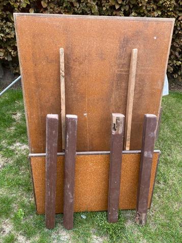 Tafel (hout) beschikbaar voor biedingen