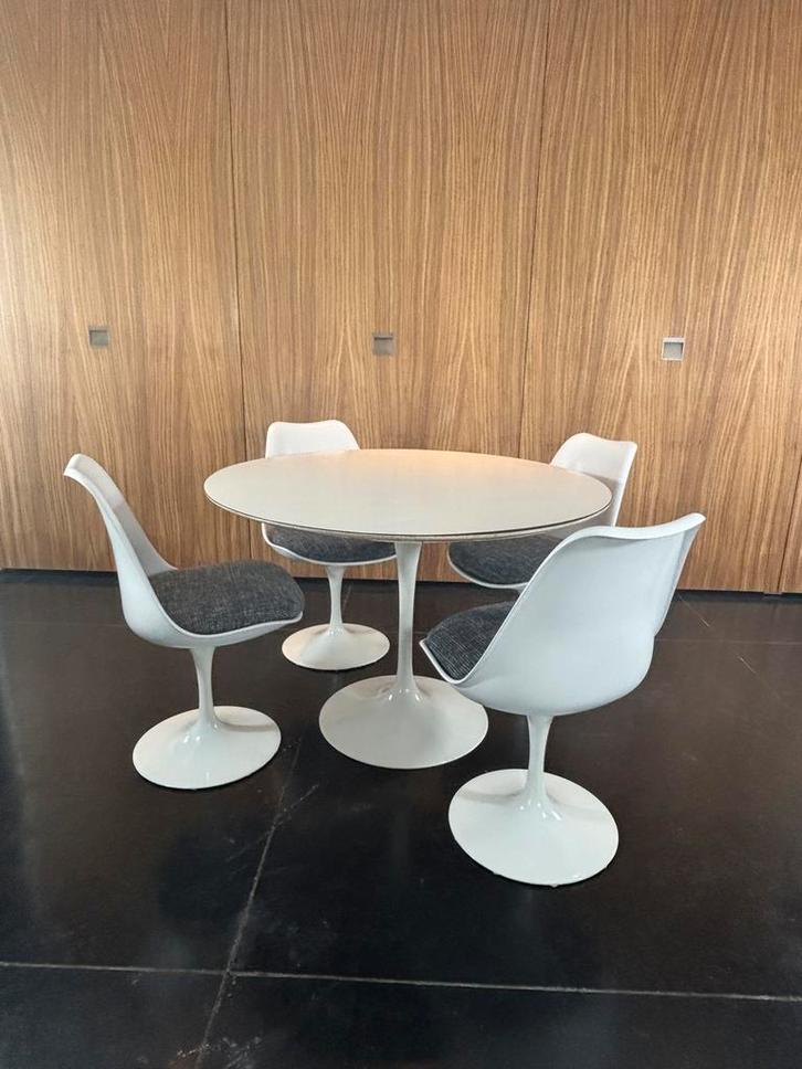 Tulip table by Eero Saarinen for Knoll international., Huis en Inrichting, Tafels | Eettafels, Gebruikt, Ophalen