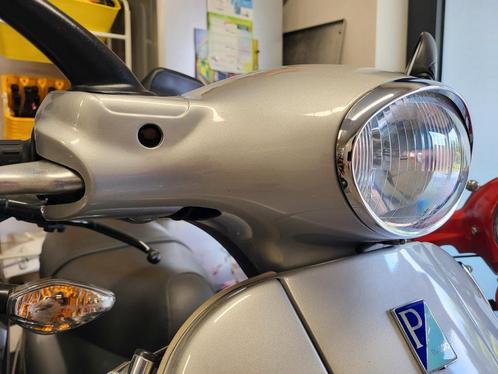 Ik zoek: vespa et2 et4 koplamp cover in kleur platinum 686, Fietsen en Brommers, Scooters | Vespa, Ophalen