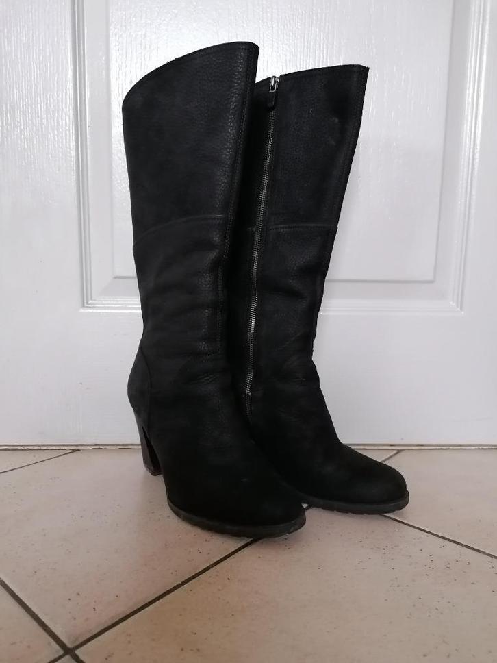 Laarzen waterdicht en gevoerd merk TIMBERLAND, Kleding | Dames, Schoenen, Zo goed als nieuw, Hoge laarzen, Zwart, Ophalen of Verzenden