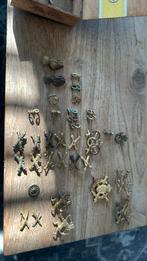 Militaire spelden, Ophalen