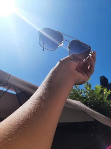 Lv bril, Handtassen en Accessoires, Zonnebrillen en Brillen | Dames, Ophalen, Zo goed als nieuw, Grijs, Zonnebril
