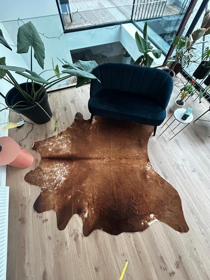 Koevel / koehuid /  koeienvacht / koeienhuid, Huis en Inrichting, Stoffering | Tapijten en Vloerkleden, Zo goed als nieuw, 200 cm of meer