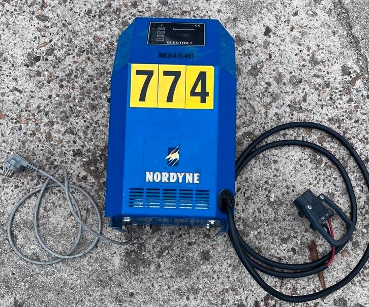 Sterke 24V acculader Société Normand M24S40 Heftruck lader, Autos : Pièces & Accessoires, Batteries & Accessoires, Utilisé, Enlèvement