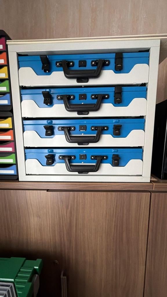 Werkplaats - koffer met bakjes - 240 euros, Diversen, Overige Diversen, Zo goed als nieuw, Ophalen