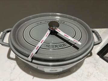 NIEUWE Staub ovaal Graphite 31 cm 5,5 liter in de doos beschikbaar voor biedingen