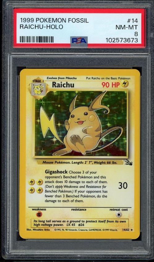 Raichu Holo PSA 8 - 14/62 - Fossil 1999, Hobby en Vrije tijd, Verzamelkaartspellen | Pokémon, Zo goed als nieuw, Losse kaart, Foil