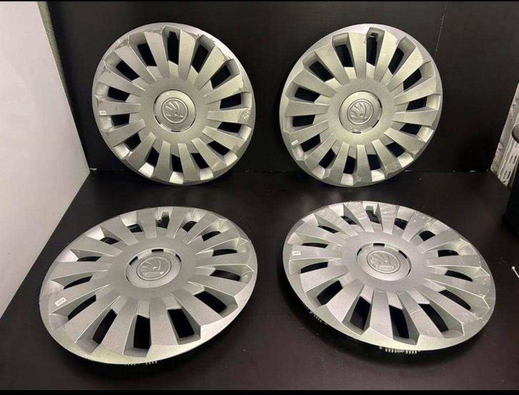 4 wieldoppen Skoda Octavia Superb Roomster 16", Ophalen of Verzenden, Gebruikt