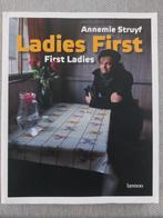 Annemie Struyf - Ladies First- First Ladies, Livres, Récits de voyage, Comme neuf, Afrique, Enlèvement ou Envoi