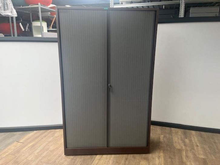 Roldeurkast Ahrend – Bruin, Huis en Inrichting, Woonaccessoires | Wandplanken en Boekenplanken, Ophalen of Verzenden