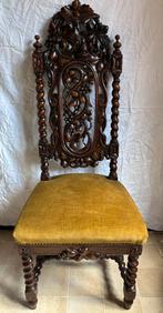 Ancienne chaise chêne sculpté