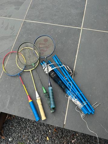 Filet et 4 raquettes de badminton beschikbaar voor biedingen