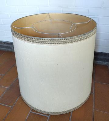 Grote lampenkap  beschikbaar voor biedingen