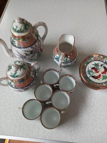 Chinees theeservies beschikbaar voor biedingen