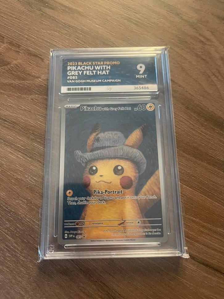ACE 9 Pikachu Grey Felt Hat, Hobby en Vrije tijd, Verzamelkaartspellen | Pokémon, Nieuw, Ophalen of Verzenden