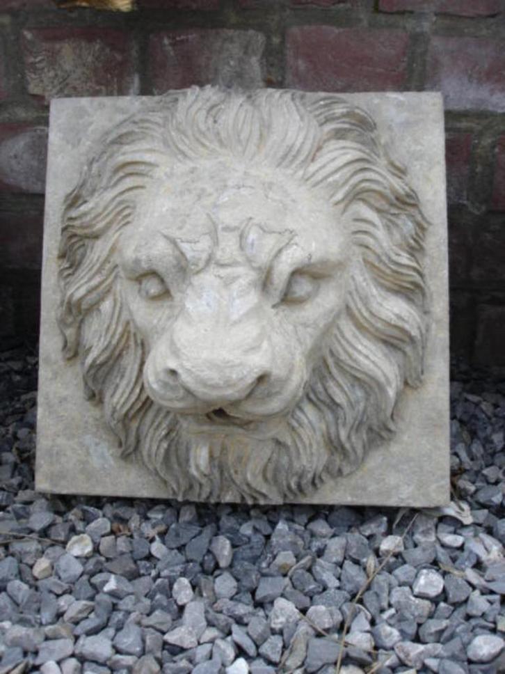 Leeuw, fronton tegenover een fontein in blauwe steen, Tuin en Terras, Waterpartijen en Fonteinen, Nieuw, Fontein, Hardsteen, Ophalen