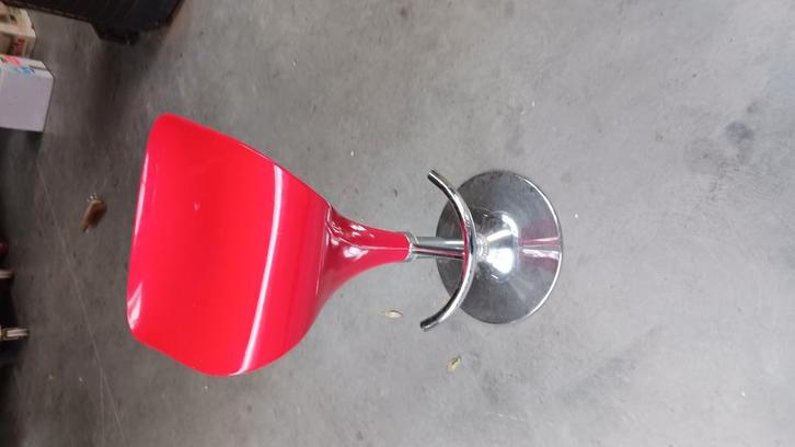 BARKRUK. Felrood. Design. Spotprijs., Huis en Inrichting, Barkrukken, Zo goed als nieuw, Ophalen