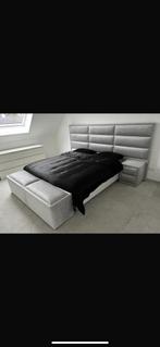 Boxspring met nachtkastjes en voetbox, Huis en Inrichting, Slaapkamer | Boxsprings, Ophalen of Verzenden, Zo goed als nieuw