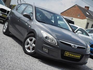 Hyundai i30 1.6 CRDi COMFORTCLIM-EXPORT-MARCHAND !, Autos, Argent ou Gris, Achat, Entreprise, Boîte manuelle