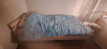 Bed met lattenbodem en matras