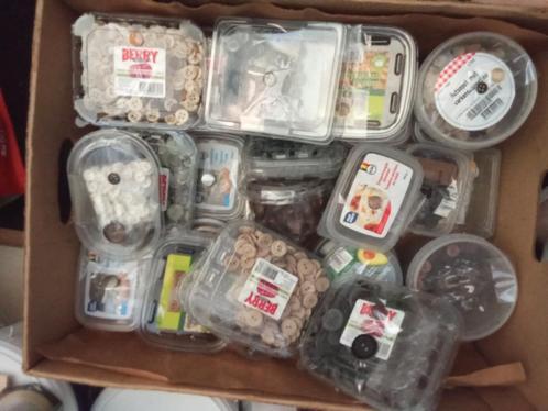 1000den nieuwe knopen, Hobby en Vrije tijd, Naaien en Fournituren, Nieuw, Ophalen