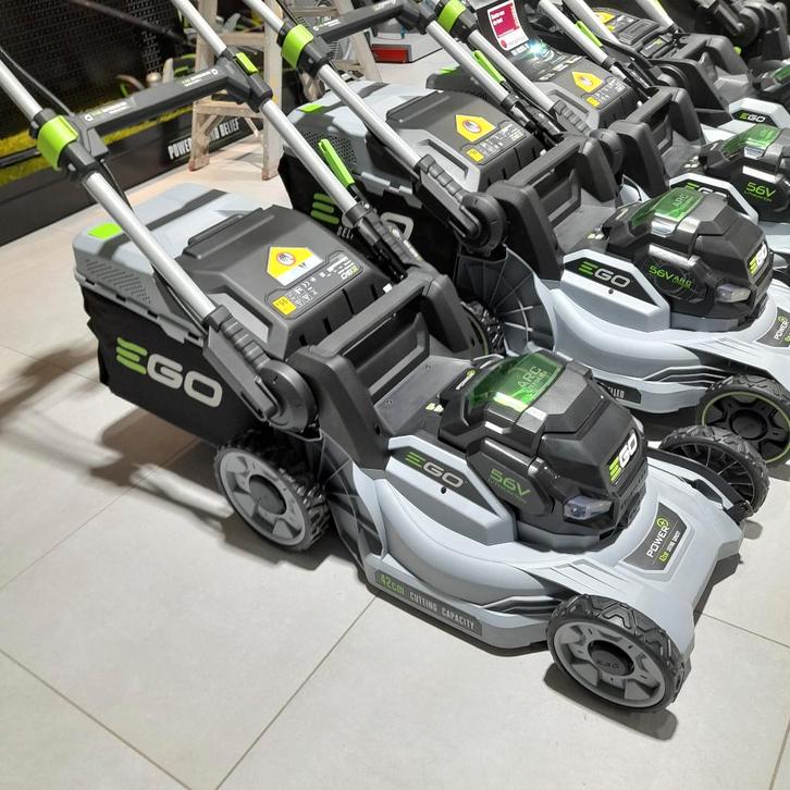 EGO Accumaaier 42cm LM1702E-SP Zelftrekker, Tuin en Terras, Grasmaaiers, Nieuw, Accu-grasmaaier, 40 t/m 49 cm, Cirkelmaaier, Opvangbak