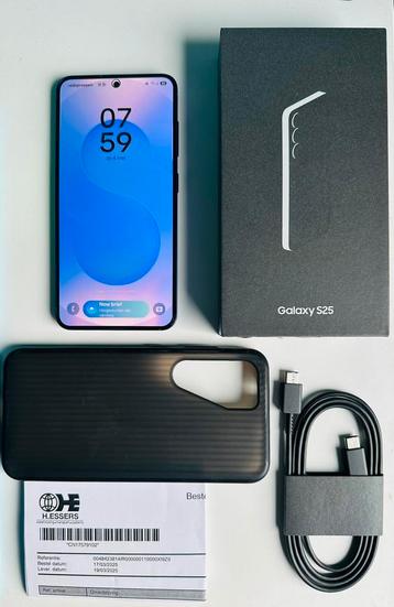 Samsung S25 2maand oud+bon beschikbaar voor biedingen