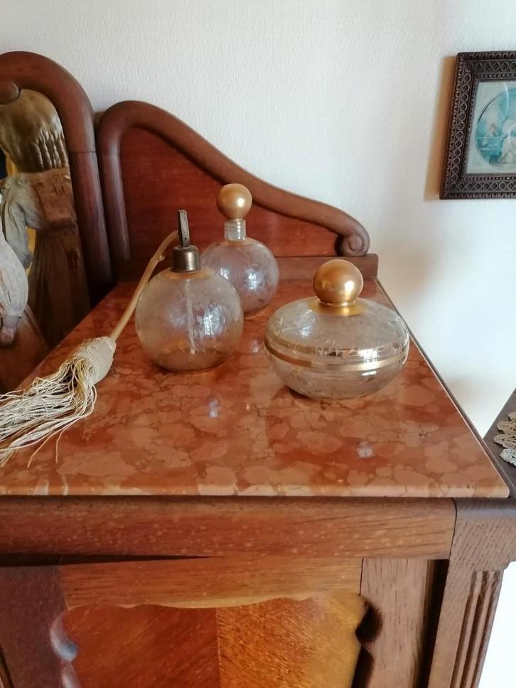 Antieke parfumset Tsjechoslowakije, Antiek en Kunst, Antiek | Meubels | Tafels, Ophalen