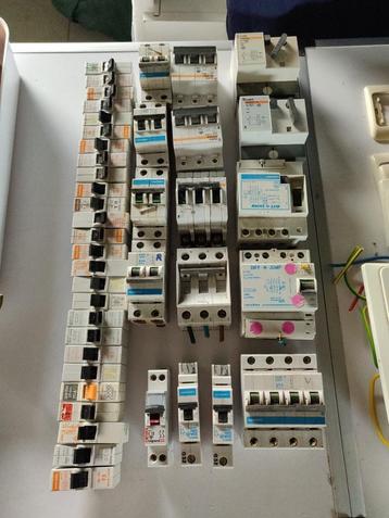 ELECTRICITEIT : INSTALLATIEMATERIAAL beschikbaar voor biedingen