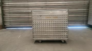 Transport kar alu met beweegbare bodem beschikbaar voor biedingen