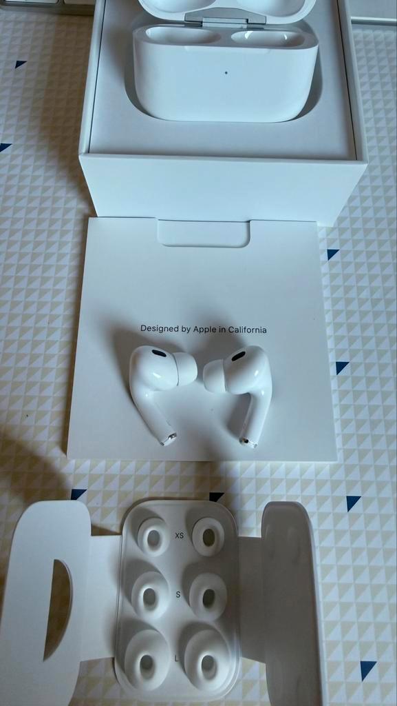 Apple AirPods Pro (2nd generation), Audio, Tv en Foto, Hoofdtelefoons, Zo goed als nieuw, Op oor (supra aural), Overige merken