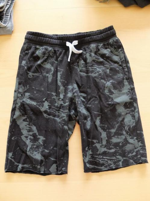 Zwart/grijze korte broek Maat 146 (jongen), Kinderen en Baby's, Kinderkleding | Maat 146, Zo goed als nieuw, Jongen, Broek, Ophalen of Verzenden