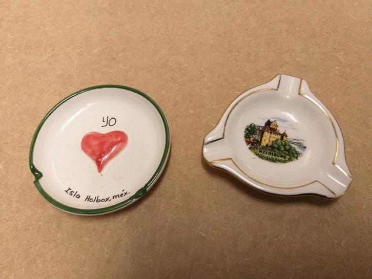 Twee kleine asbakken voor verzamelaars, Verzamelen, Rookartikelen, Aanstekers en Luciferdoosjes, Nieuw, Asbak, Ophalen of Verzenden