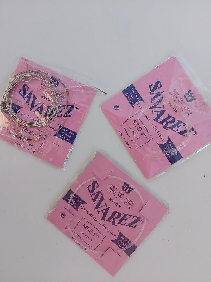 3 cordes à guitare sèche (neuves), Musique & Instruments, Instruments à corde | Guitares | Acoustiques, Neuf, Guitare classique ou espagnole