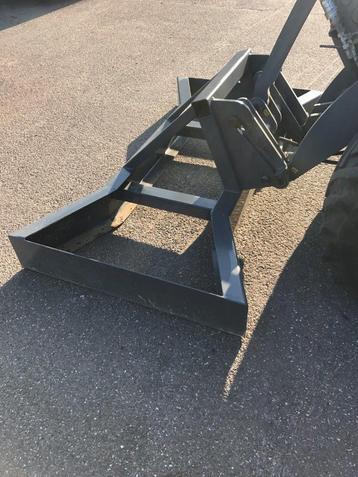 Egalisatieframe voor wiellader beschikbaar voor biedingen