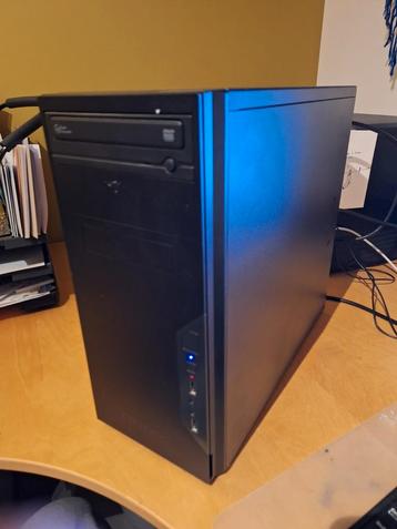 Desktop pc beschikbaar voor biedingen