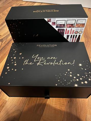 Make-up Revolution Gift Box NIEUW beschikbaar voor biedingen