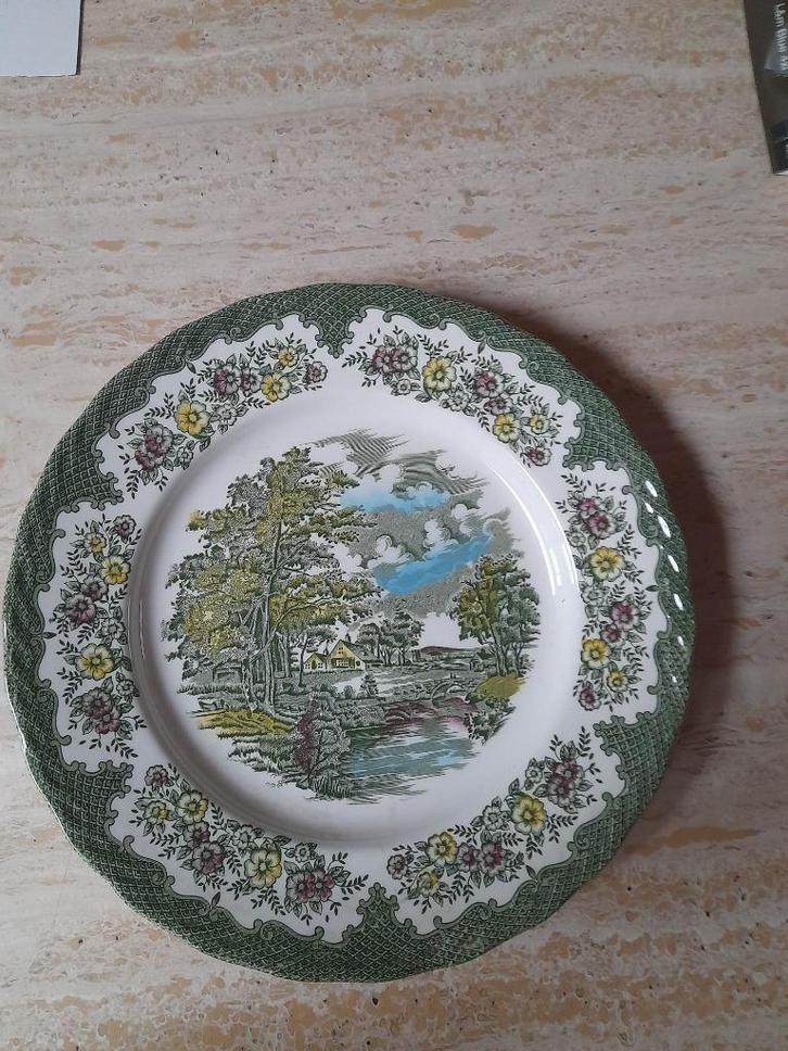 Sierbord met Country Cottage van 'Royal Tudor', Antiek en Kunst, Antiek | Schalen, Ophalen of Verzenden