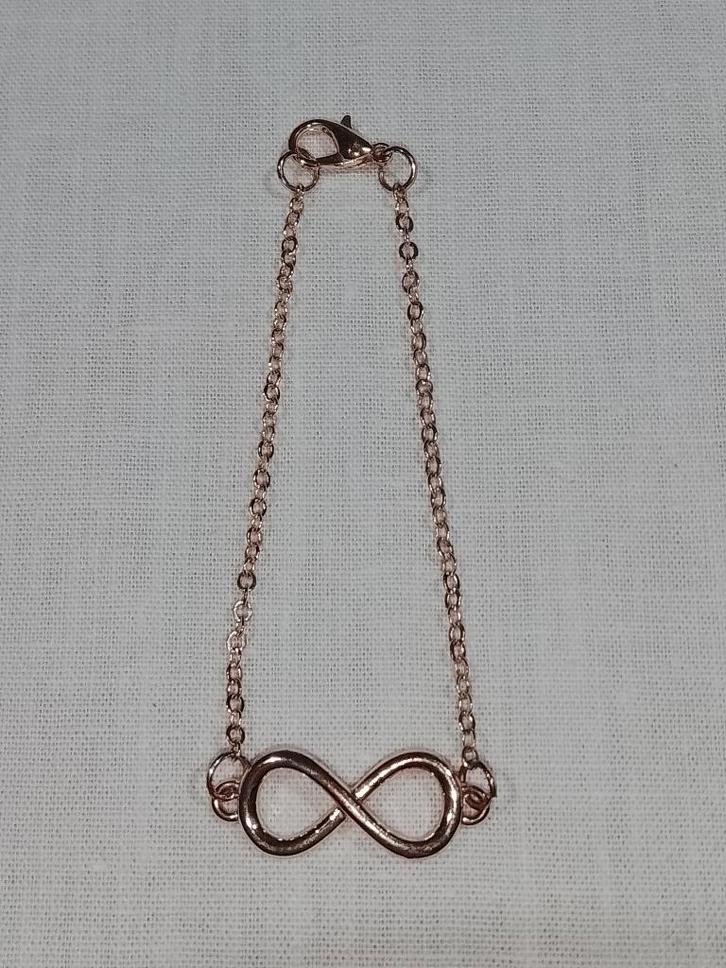 Armbandje Infinity, Handtassen en Accessoires, Armbanden, Gebruikt, Overige materialen, Goud, Ophalen of Verzenden