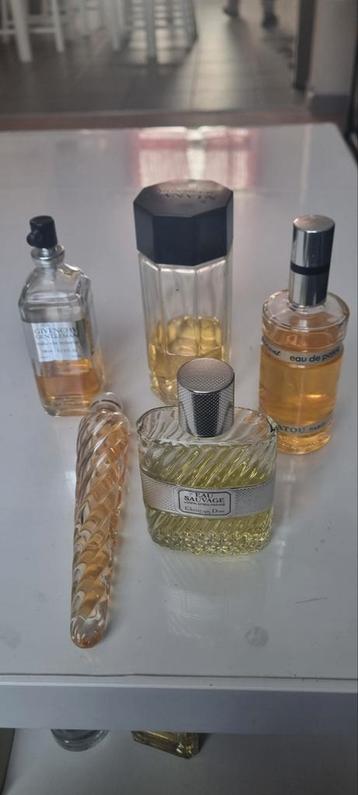 Set antieke parfums beschikbaar voor biedingen