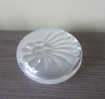 Boîte ronde en verre avec couvercle de la marque Stiver