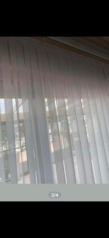 Gordijn met mooie platte plooi beschikbaar voor biedingen