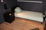 Lit moderne pour une personne et table de nuit, 90 cm, Une personne, Enlèvement, Utilisé