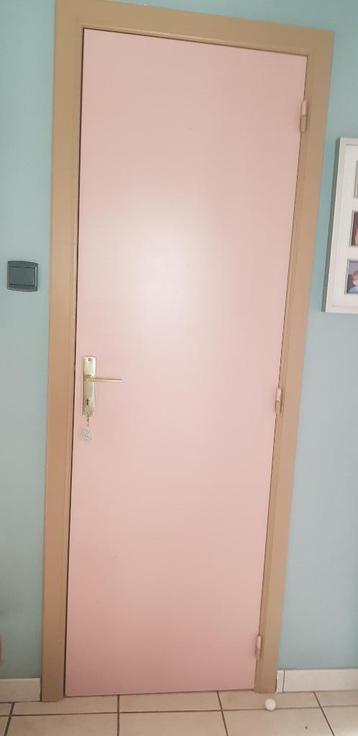 lot de quatre portes à peindre poignées et clefs beschikbaar voor biedingen