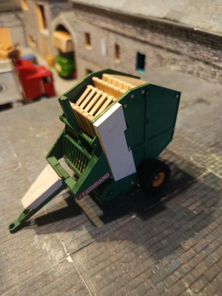Onvolledige pers van Vermeer Britain (gratis aankoop van €15, Hobby en Vrije tijd, Modelauto's | 1:32, Gebruikt, Tractor of Landbouw