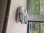 Sneakers Nike blanc-kaki, Autres types, Nike, Enlèvement, Autres sports