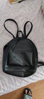 Newlook woman leather bagpack, Bijoux, Sacs & Beauté, Sacs | Sacs Femme, Enlèvement, Utilisé