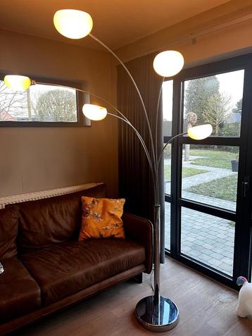 Vloerlamp beschikbaar voor biedingen
