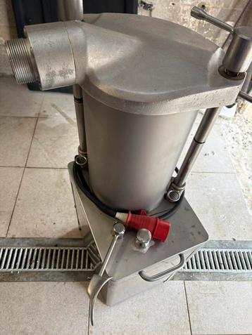 Bourreuse beschikbaar voor biedingen